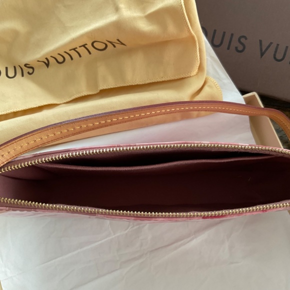 Louis Vuitton Limited Edition Monogram Rose Velours Vernis Ikat Pochette - Picture 2 of 3